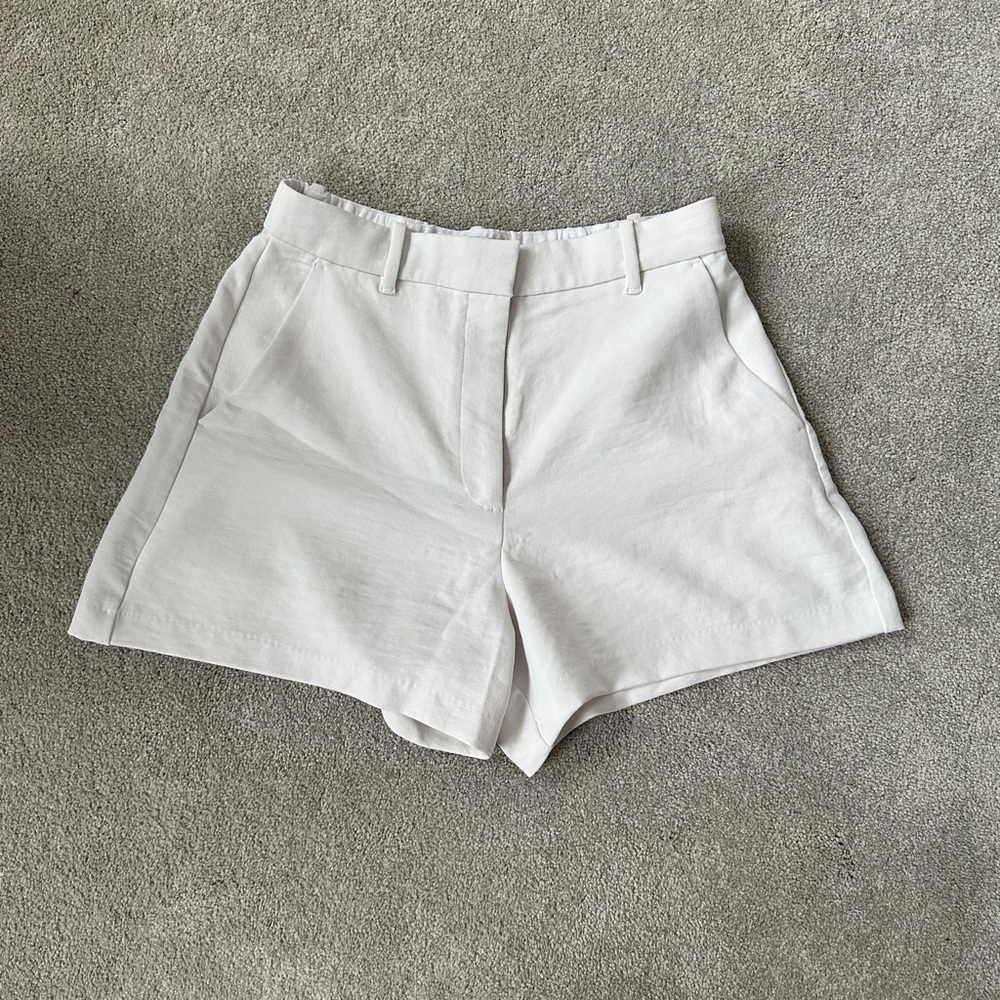 Abercrombie & Fitch Cream Women's Bermudas barely worn
